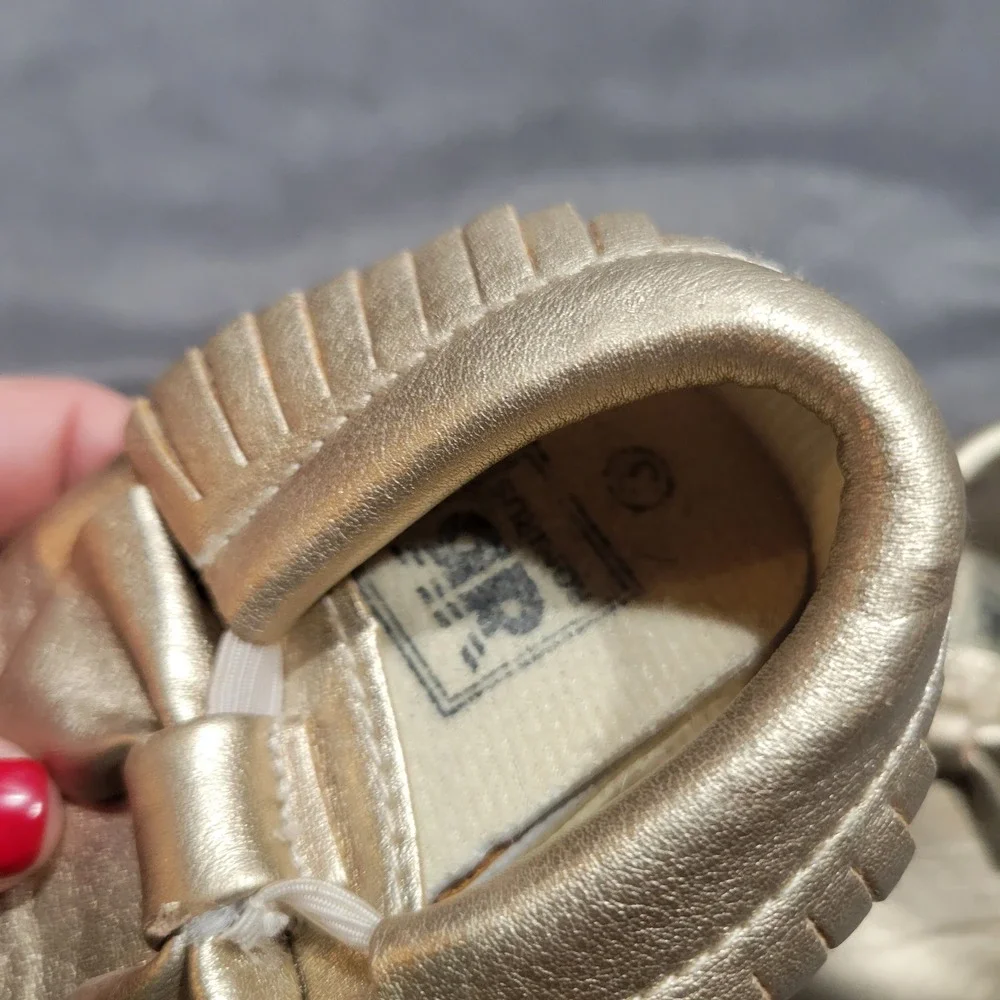 Romirus Baby Girl Gold Metallic Bow Fringe‎ Soft Sole Moccasins Size 3 Infant